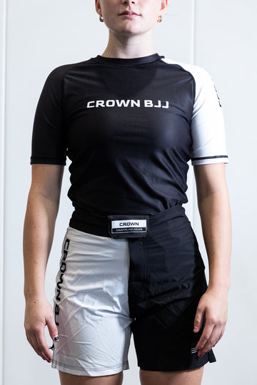 Rash Guard Black with one sleeve white SS